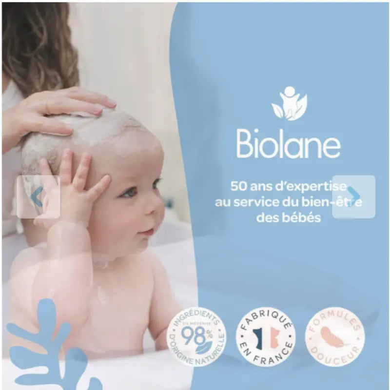 Shampooing croûtes de lait Biolane pour bébé, mousse lavante apaisante à l'avoine fabriquée en France.