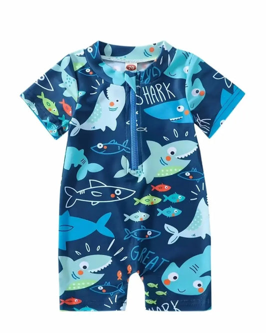 Combinaison de bain bébé motif requin bleu anti-UV pour la plage au Maroc.