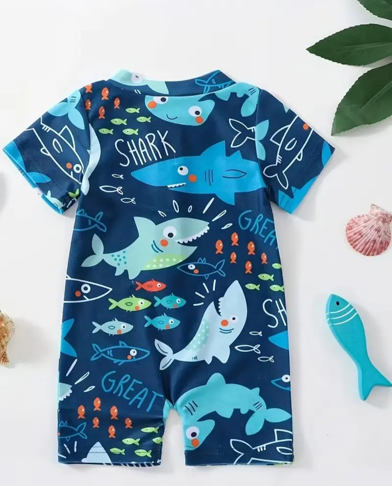 Combinaison de bain bébé motif requin bleu anti-UV pour la plage au Maroc.