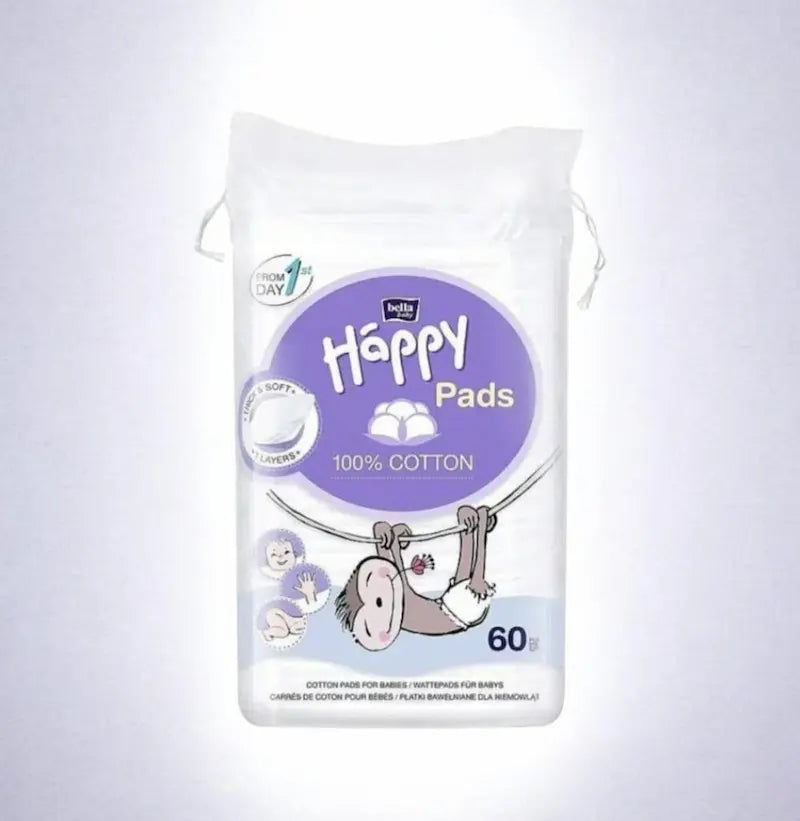 Paquet de carrés de coton Bella Baby Happy Pads 100% coton pour la toilette de bébé posé sur un plateau en bois au Maroc.