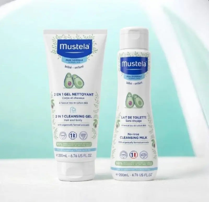 Pack Mustela Bébé Maroc comprenant le Lait de Toilette sans rinçage et le Gel Nettoyant 2 en 1 à l'avocat bio pour le soin de la peau des nourrissons.