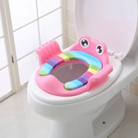 Reducteur de toilette enfant grenouille  avec coussin rembourre multicolore et poignees laterales de securite.
